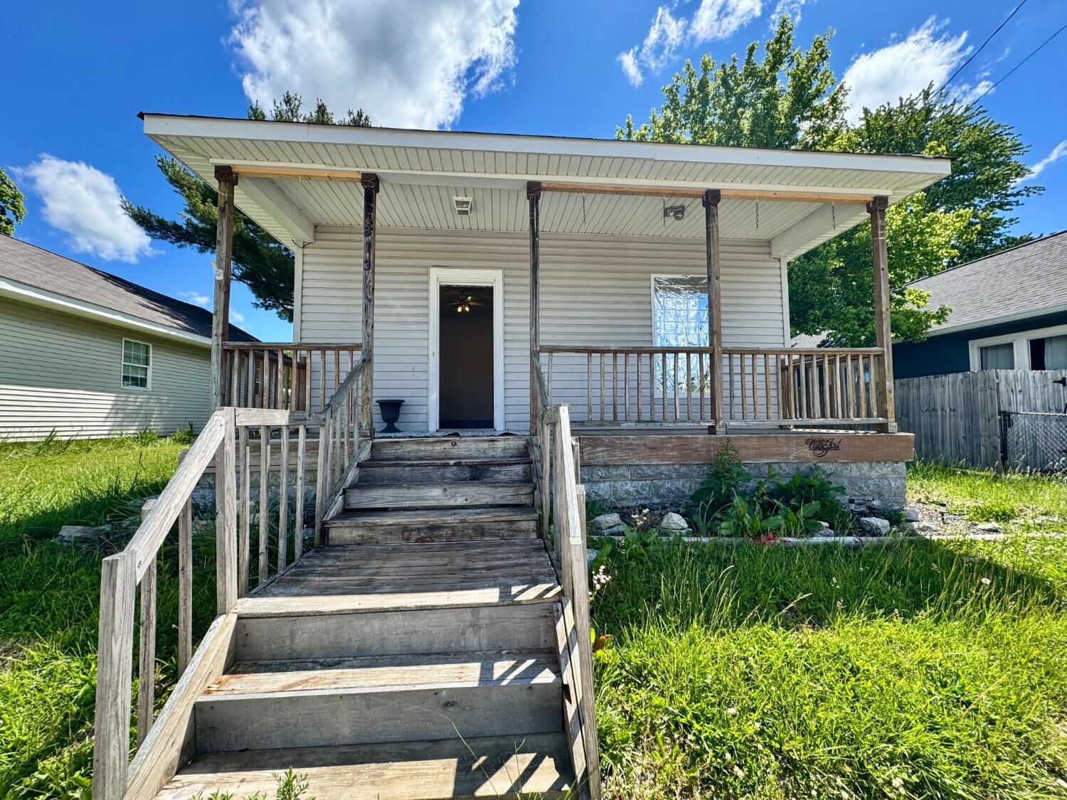 Property Photo:  813 S Main Street  IN 47031 
