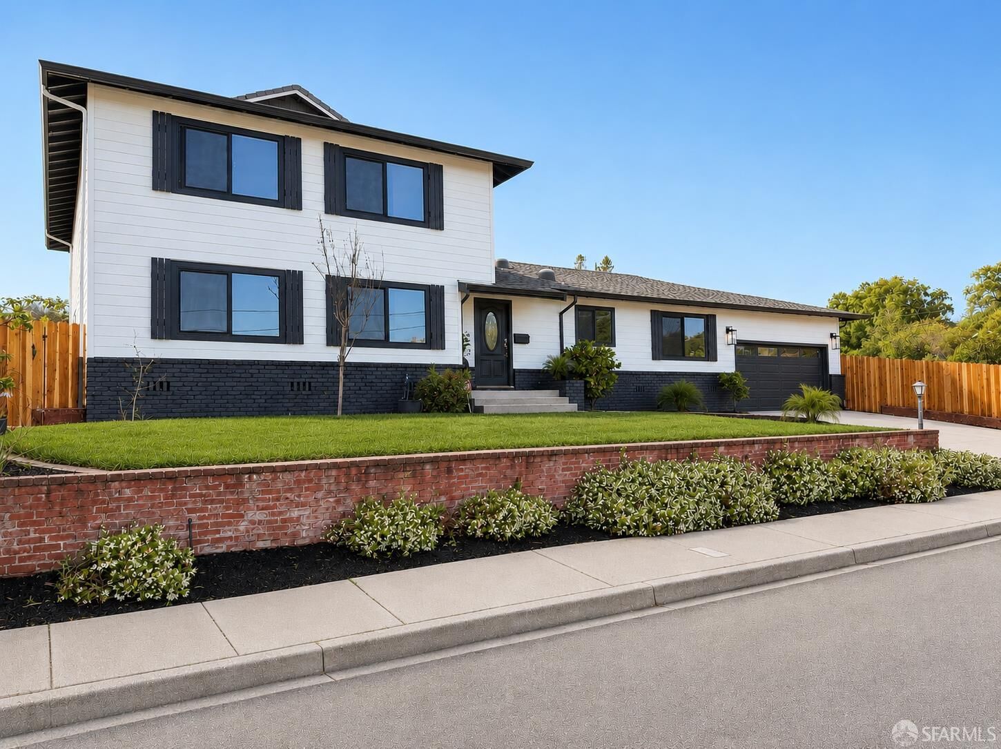 Property Photo:  2 Beaumont Court  CA 94549 