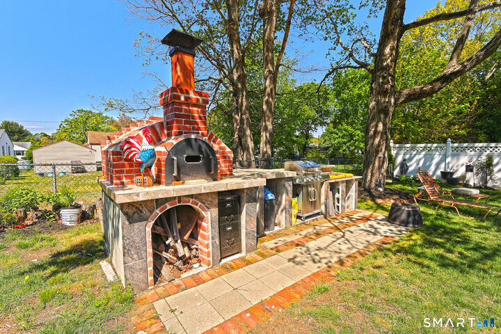 Property Photo:  10 Glenmoor Drive  CT 06512 