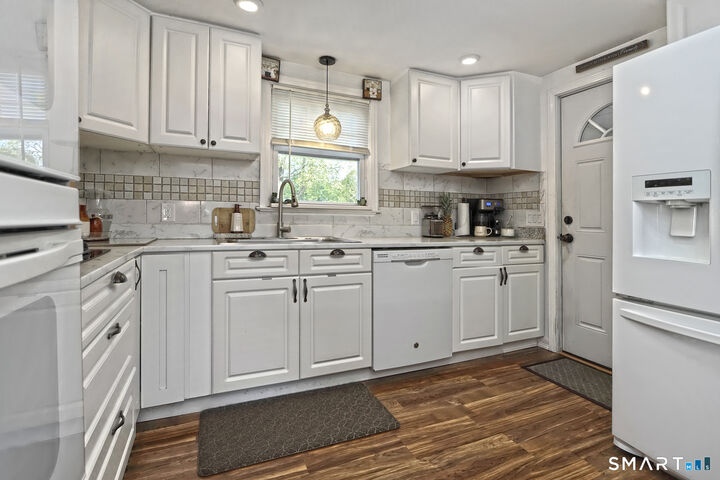 Property Photo: 10 Glenmoor Drive CT 06512