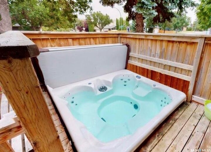 Property Photo: 182 Lincoln Drive SK S4S 6R5