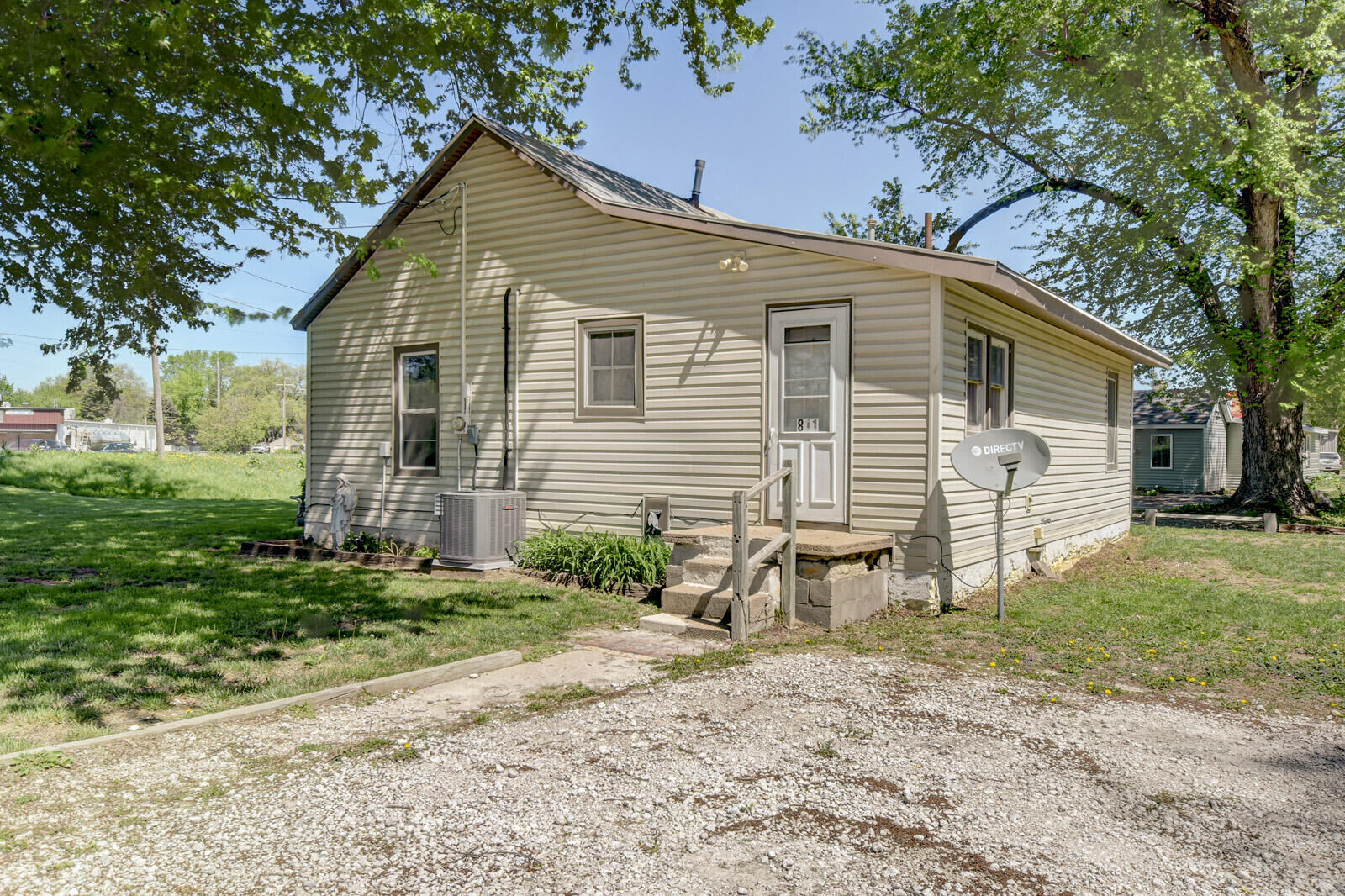 Property Photo:  811 S Locust  Street  IA 51534 