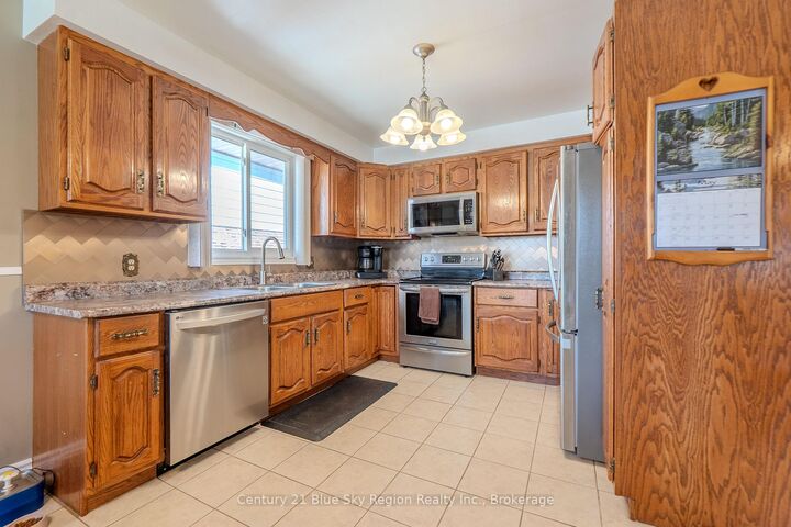 Property Photo:  18 Eglee Avenue  ON P1B 8Z7 