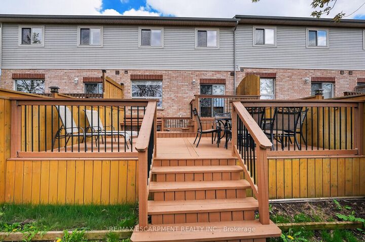 Property Photo: 8 Lakelawn Road 11 ON L3M 0G1