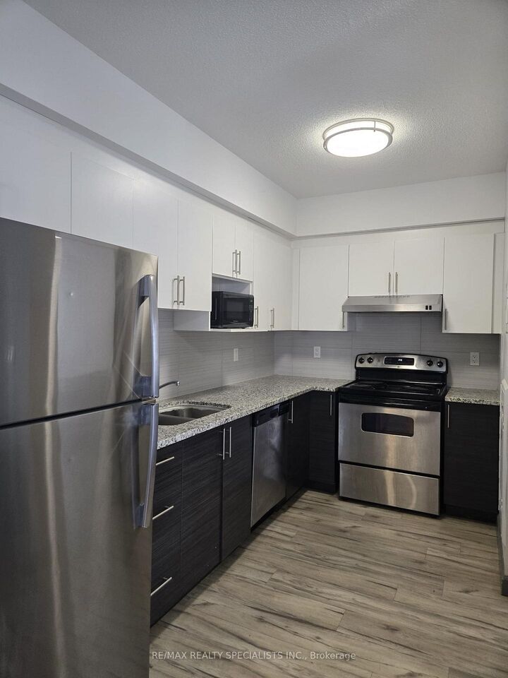 Property Photo: 258A Sunview Street 1103 ON N2L 3V9