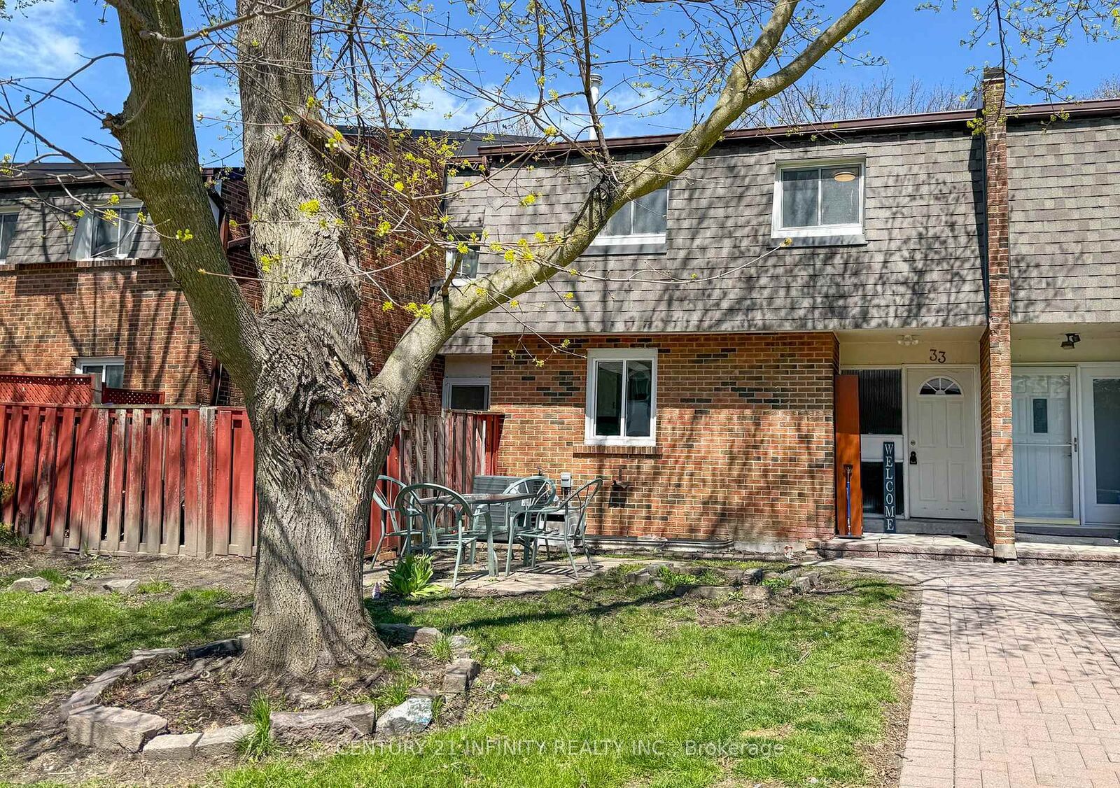 Property Photo:  101 Dovedale Drive 33  ON L1N 1Z7 