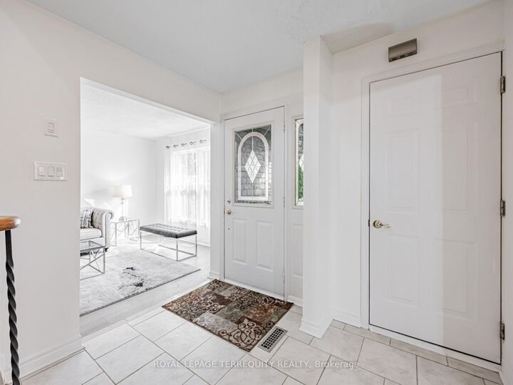 Property Photo: 1858 Shadybrook Drive ON L1V 3A8