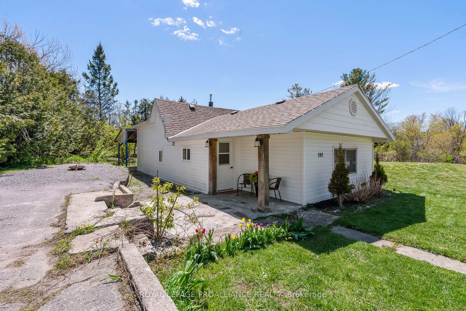 Property Photo: 192 Crookston Road ON K0K 2K0