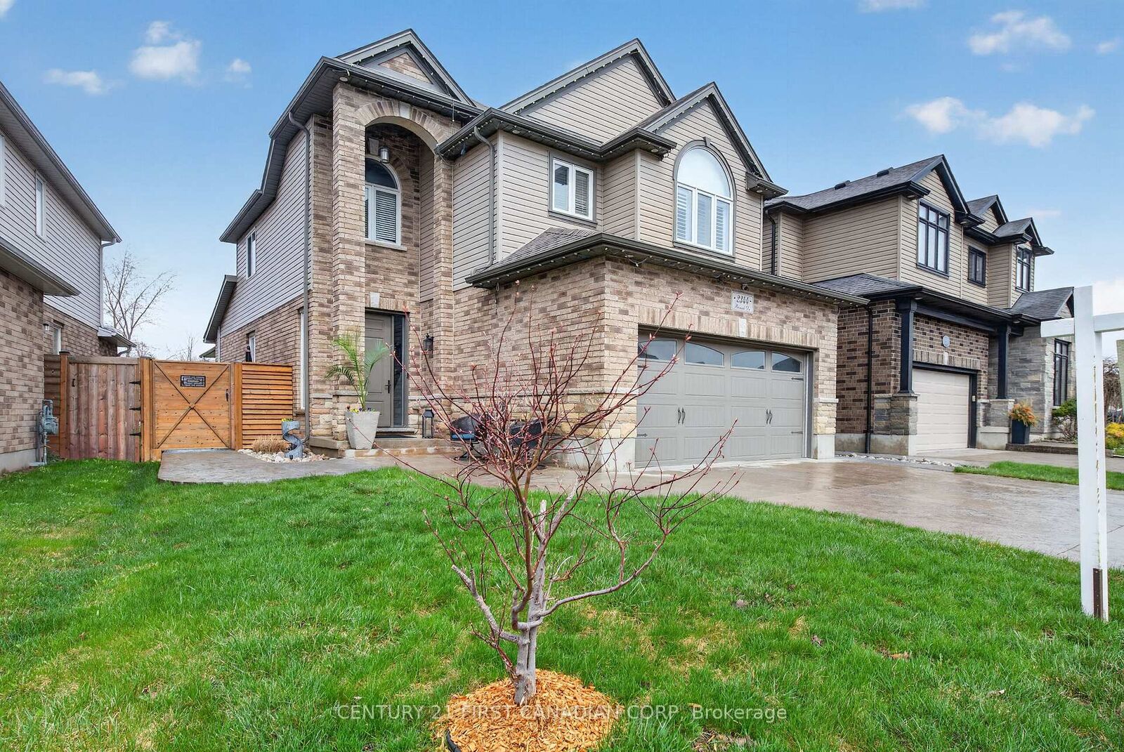 Photo de la propriété: 2344 Buroak Drive ON N6G 0L1