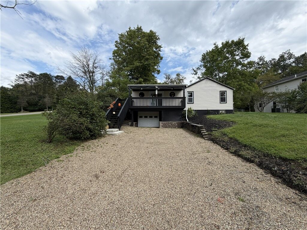Property Photo:  2211 Saxonburgh Blvd  PA 15024 