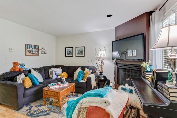 Property Photo:  1518 Bowser Avenue 205  BC V7P 2Y3 