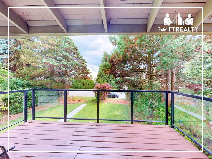 Property Photo:  552 W 29th Street  BC V7N 2K1 