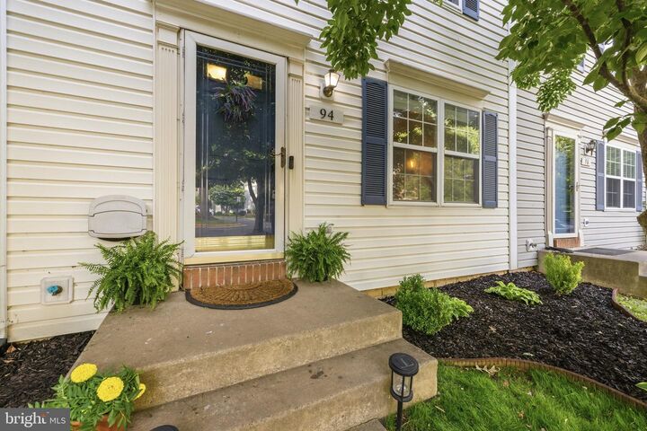 Property Photo:  94 Dorset Lane  VA 20186 