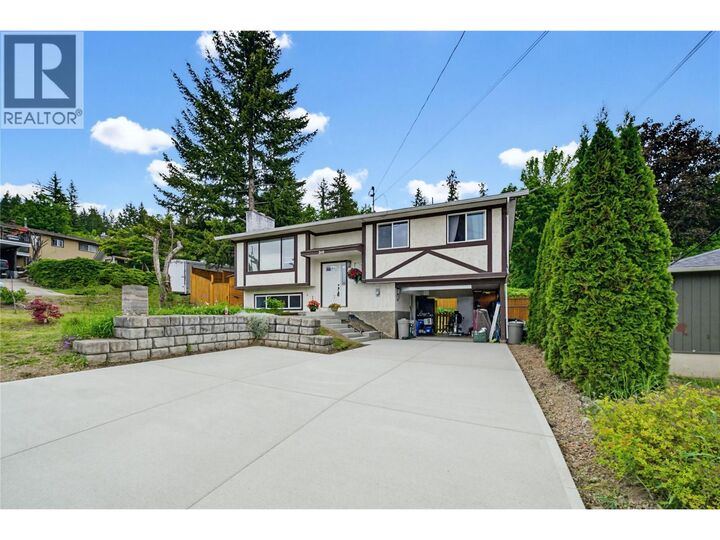 Property Photo:  380 6 Avenue Southeast  BC V1E 4G7 