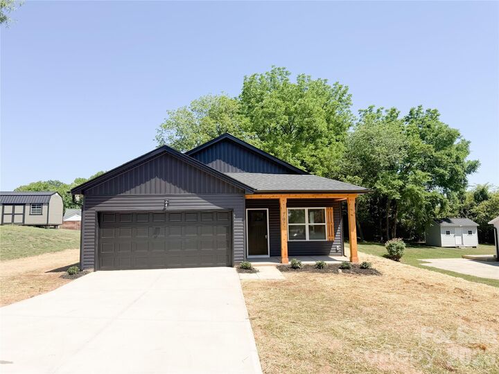 Property Photo: 707 Robin Avenue NC 28081