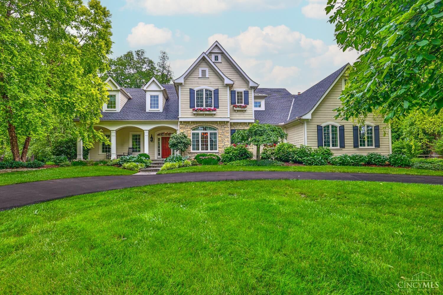 Property Photo:  8060 Chinquapin Lane  OH 45243 