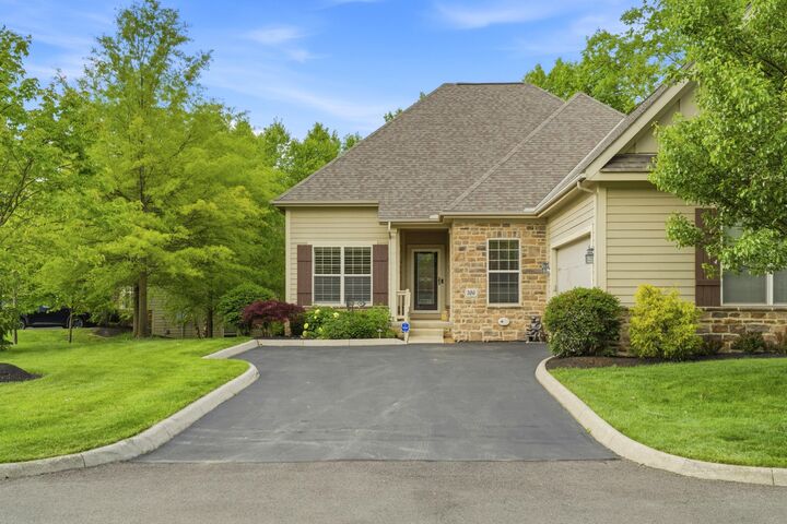 Property Photo:  386 Slate Crossing Drive  OH 43015 