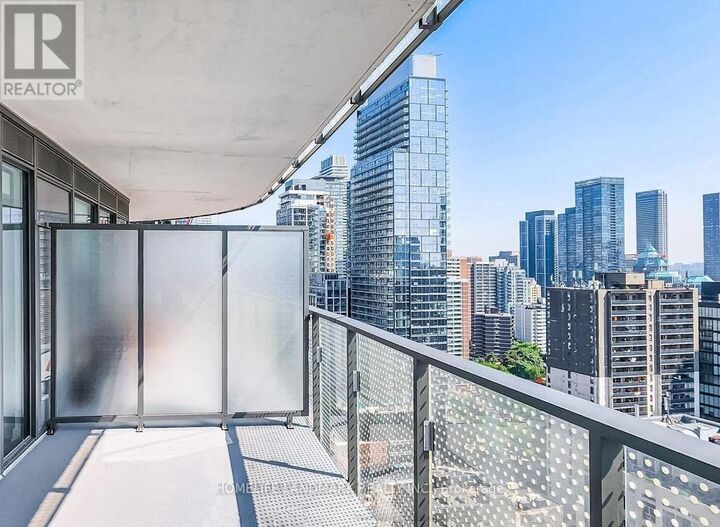Property Photo:  11 Wellesley Street West 912  ON M4Y 0G4 