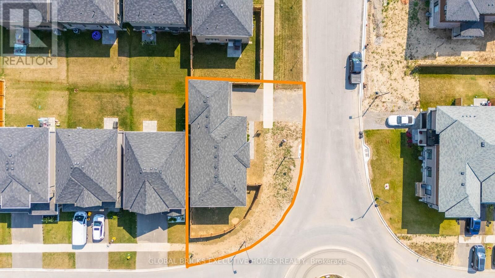 Property Photo:  183 Longboat Run West  ON N3T 5L5 
