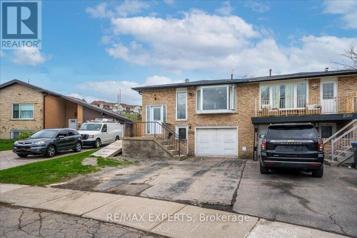 Property Photo:  2591 Kingsberry Crescent Upper  ON L5B 2K7 