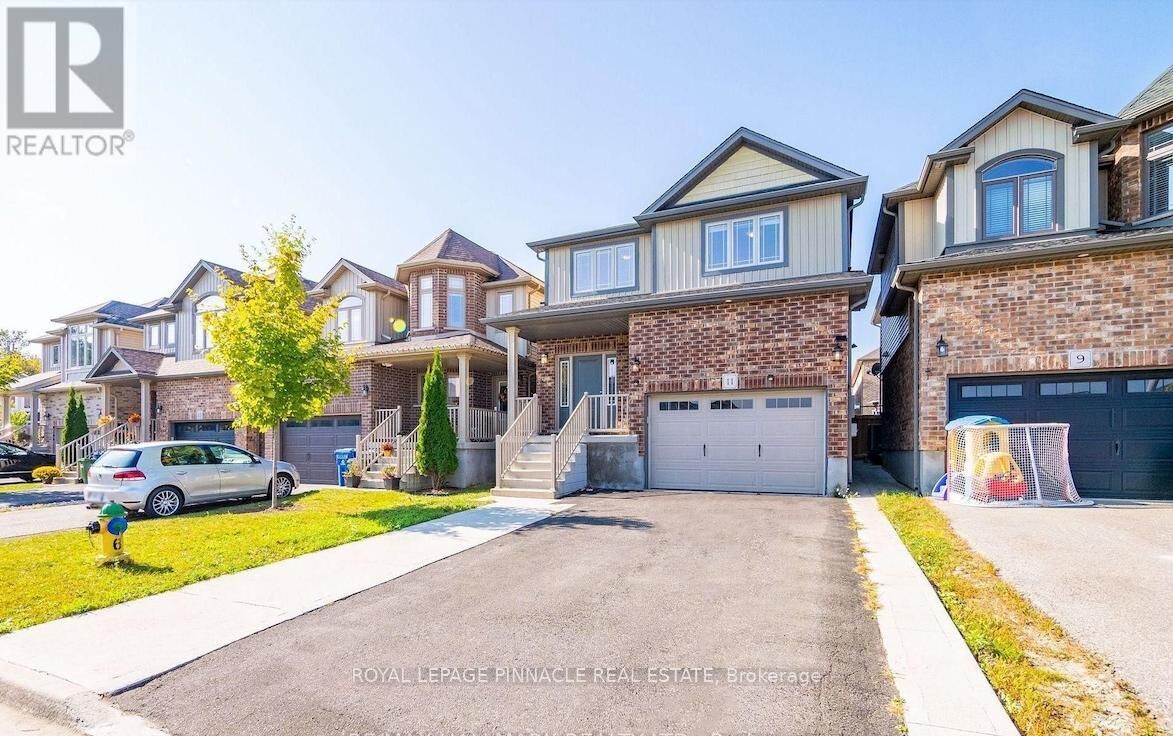 Property Photo:  11 Burcombe Cross Upper Bdrm  ON N1L 0N4 