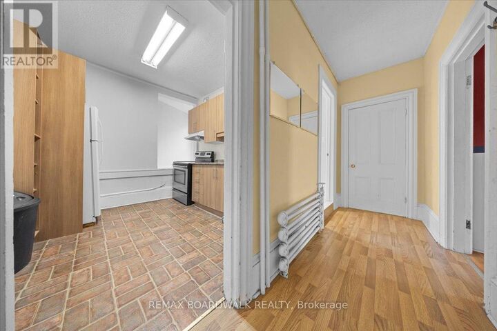 Property Photo:  155 Stewart Street 5  ON K1N 6J8 