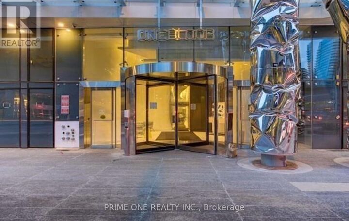 Property Photo:  1 Bloor Street East 1704  ON M4W 0A8 