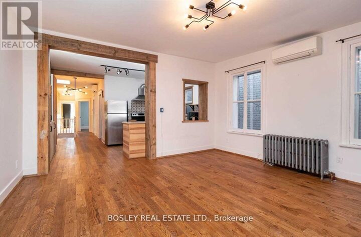 Property Photo:  2994 Dundas Street West Upper  ON M6P 1Z3 