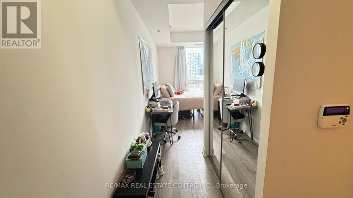Property Photo:  318 Richmond Street 1905  ON M5V 0B4 