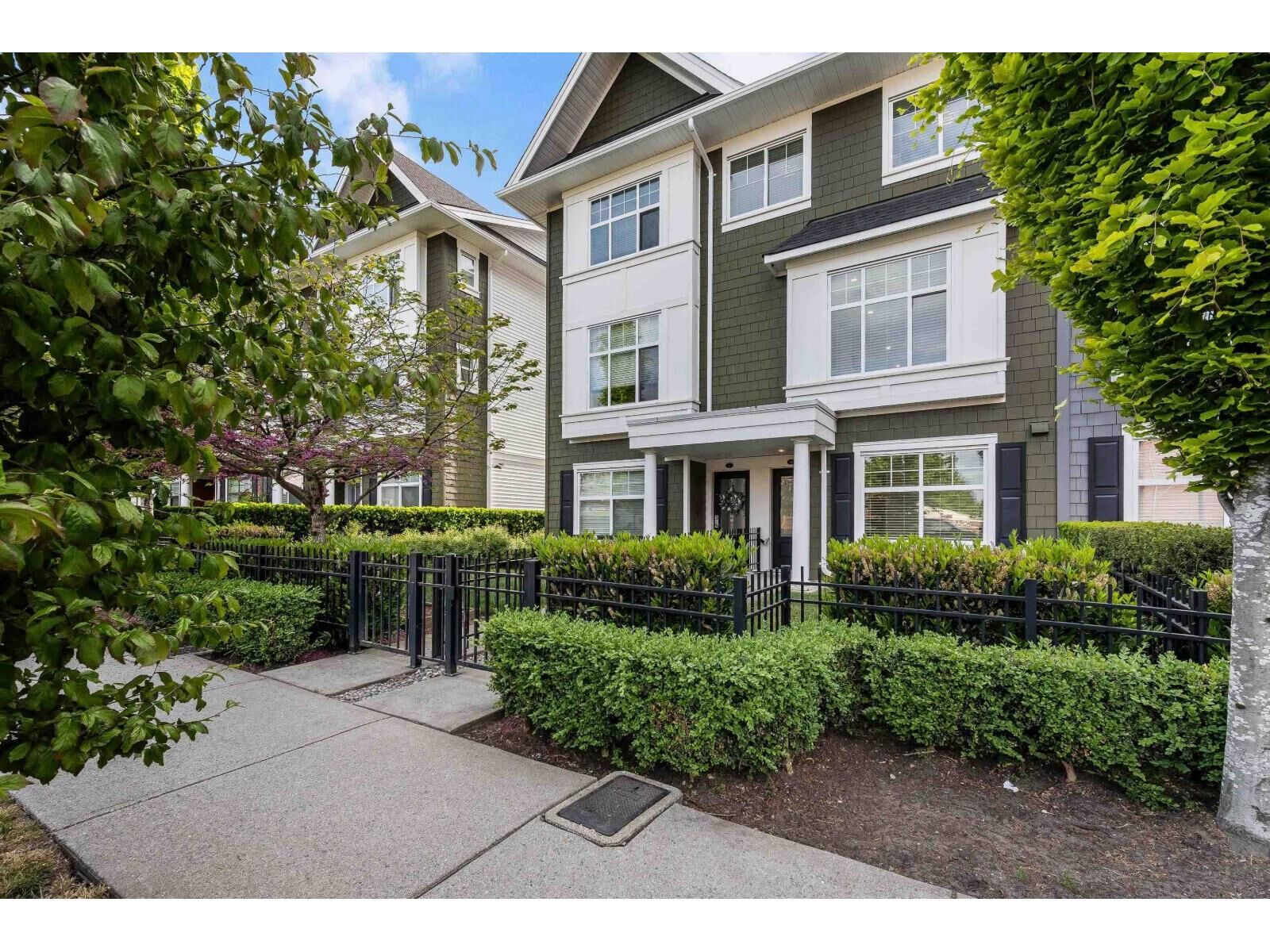 Property Photo:  27735 Roundhouse Drive 6  BC V4X 0B9 
