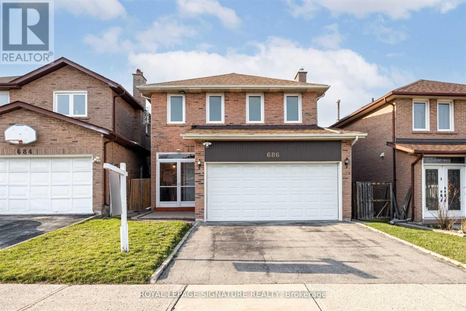 Property Photo:  686 York Hill Boulevard  ON L4J 5L6 