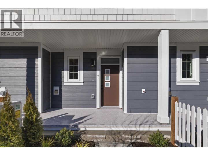 Property Photo:  2807 St. Andrews Street 3  BC V3H 2H3 