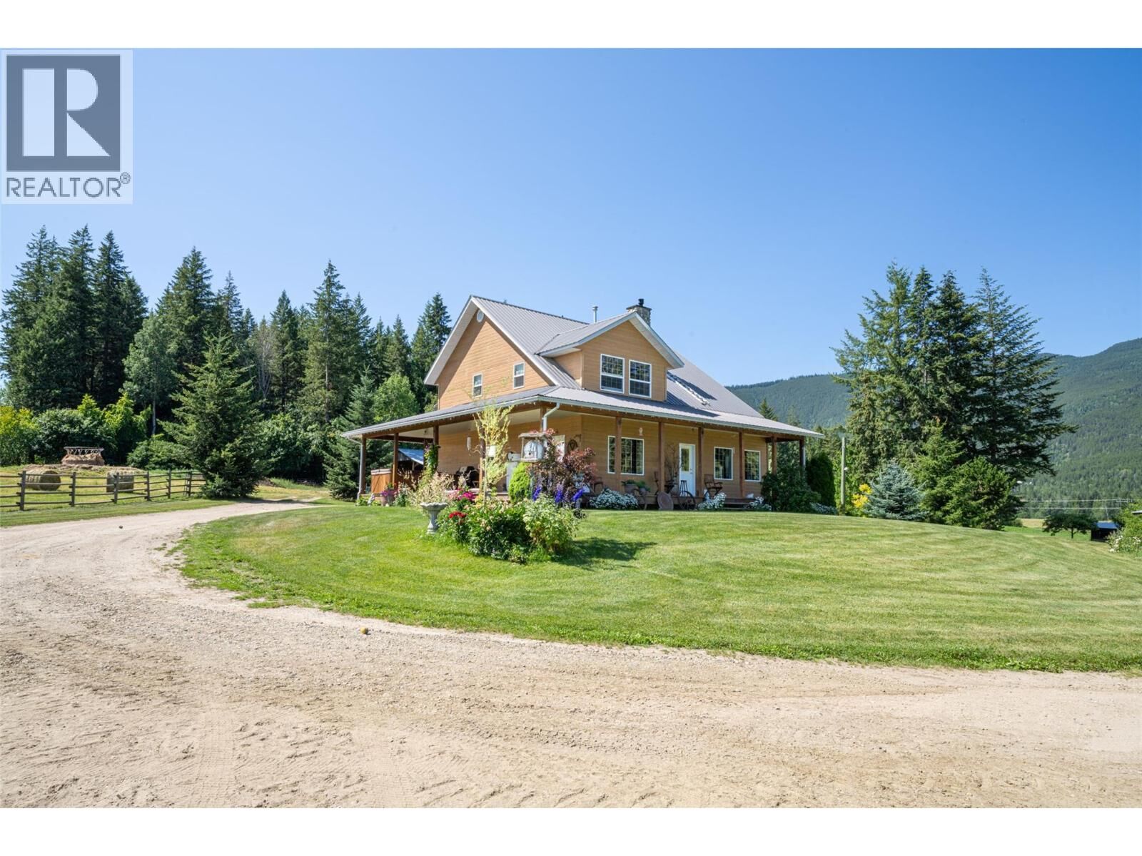 Photo de la propriété:  2990 50 Street Northwest  BC V1E 4M2 