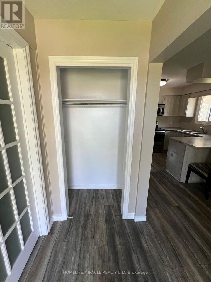 Property Photo:  10 Trelawn Parkway  ON L3C 1W3 