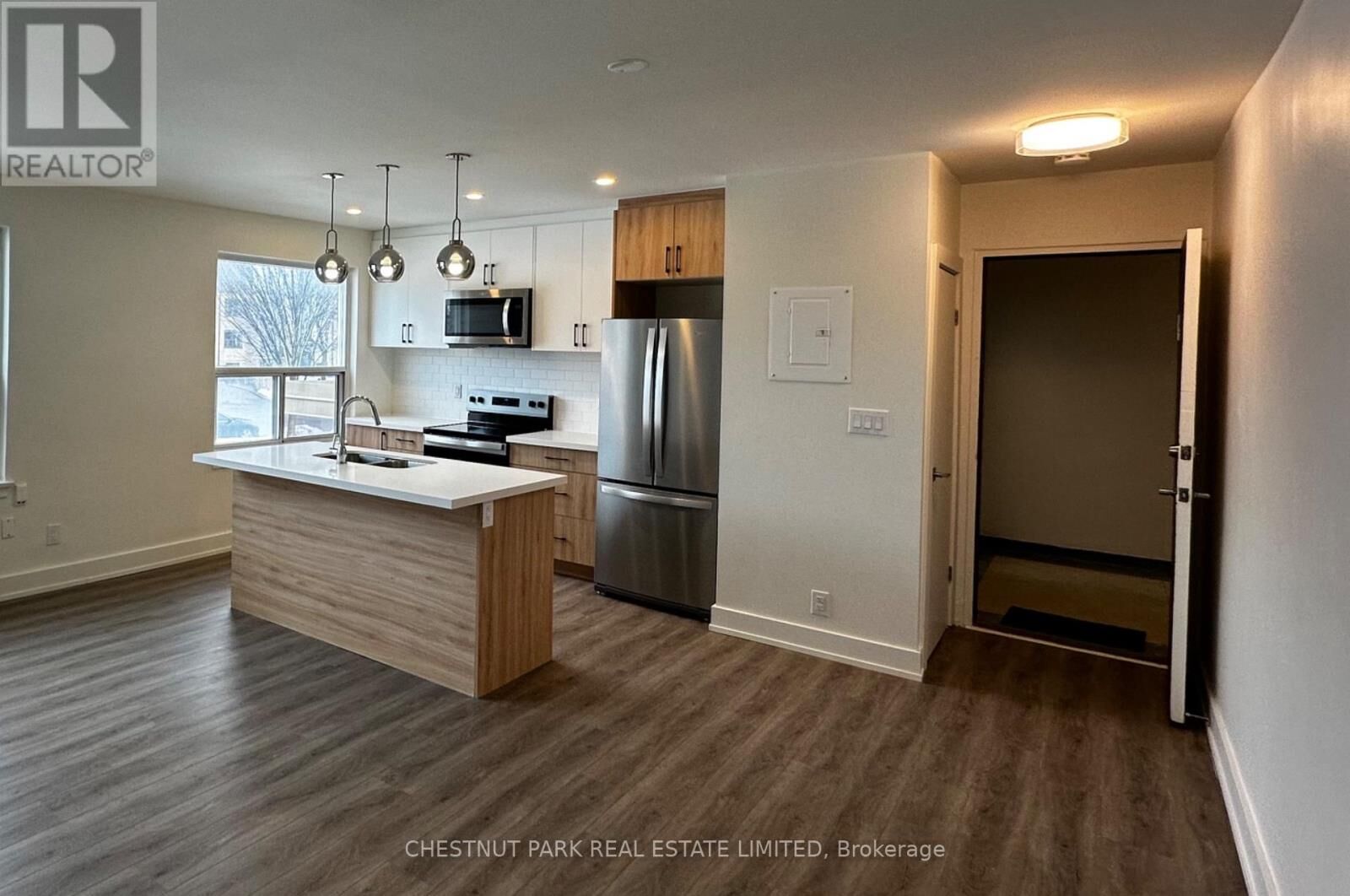 Property Photo:  6 Wingreen Court 4  ON M3B 1B9 