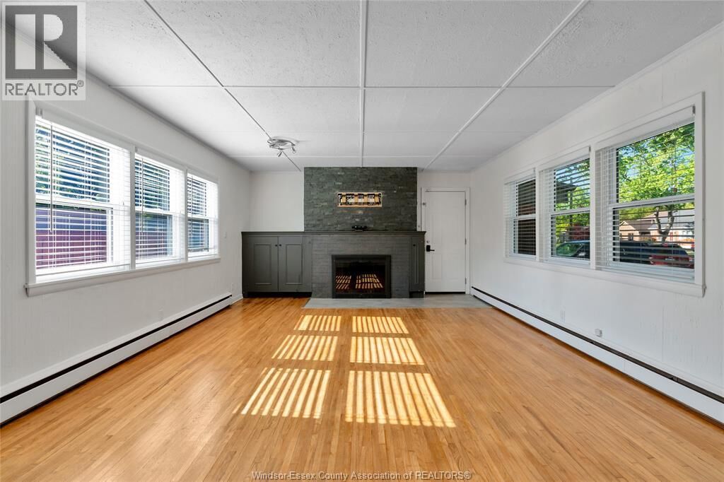 Property Photo:  100 Arlington Boulevard  ON N8N 2J5 