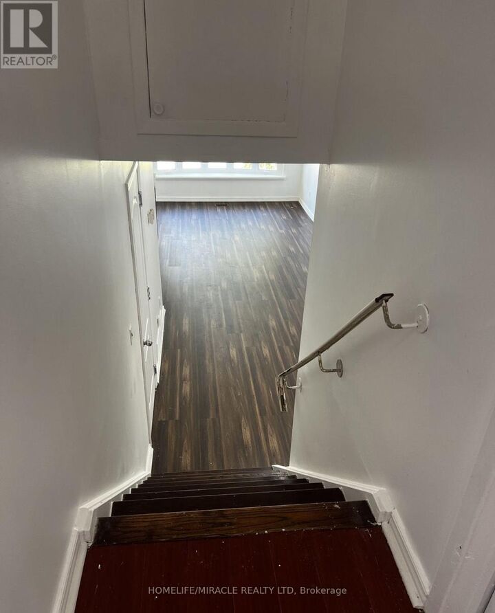 Property Photo:  3453 Oakglade Crescent  ON L5C 1X4 