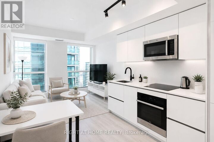 Property Photo:  327 King Street 1505  ON M5V 0W7 