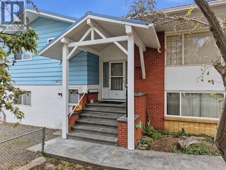 Property Photo: 833 McArthur Drive BC V2B 7H4