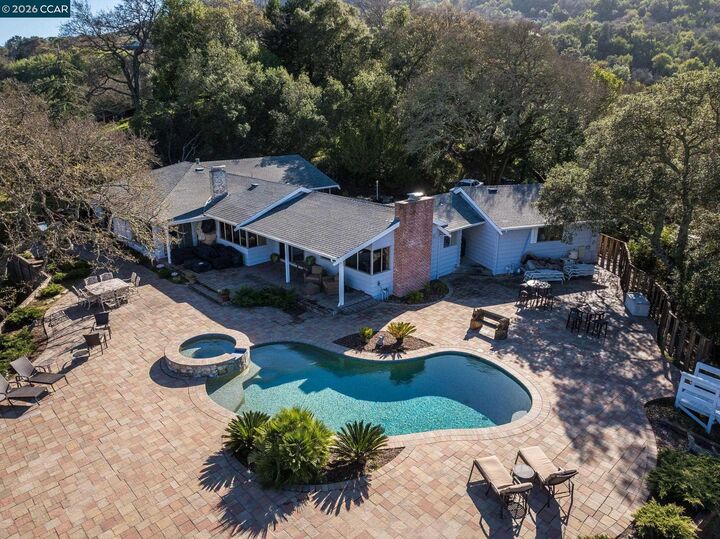 Property Photo: 300 Oak View Ter CA 94526