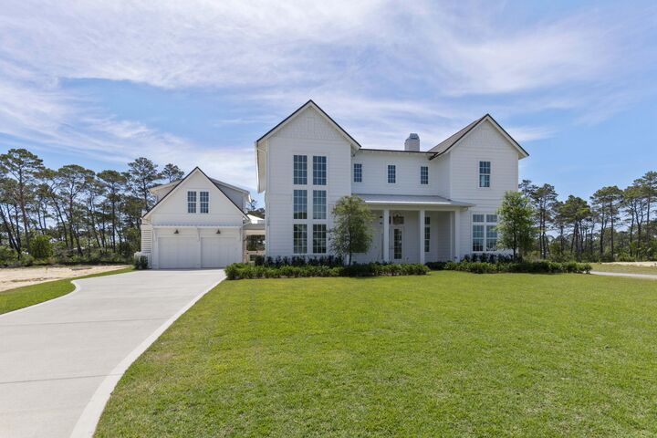 Property Photo: 130 E Elliot Way FL 32461