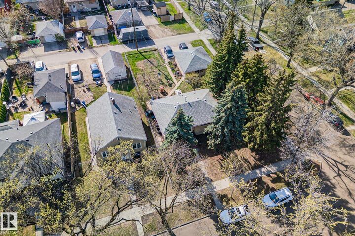 Property Photo:  12418 92 Street NW  AB T5G 1B7 