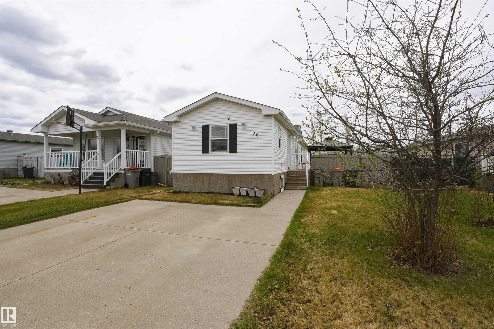 Property Photo:  36 Jutland Crescent  AB T7Z 0A3 
