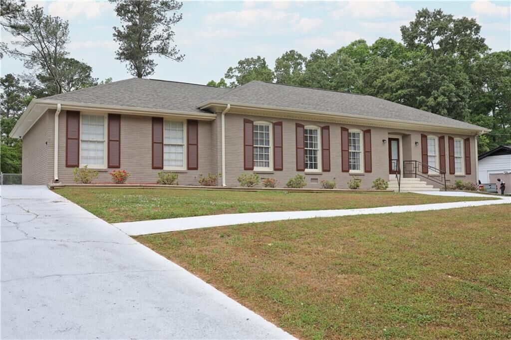 Property Photo:  3863 Artist View  GA 30034 