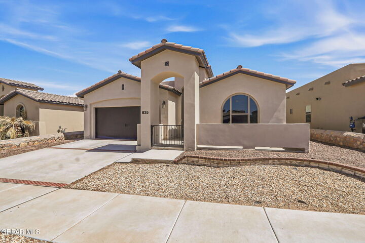 Property Photo:  835 Bronze Hill Avenue  NM 88008 