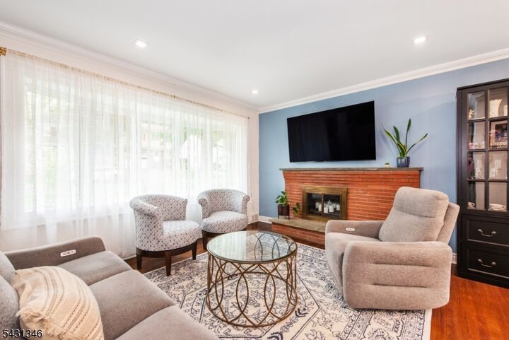 Property Photo:  19 Plymouth Pl  NJ 07068 