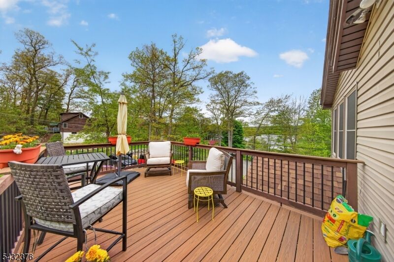 Property Photo:  1052 Lakeside Dr East  NJ 07422 