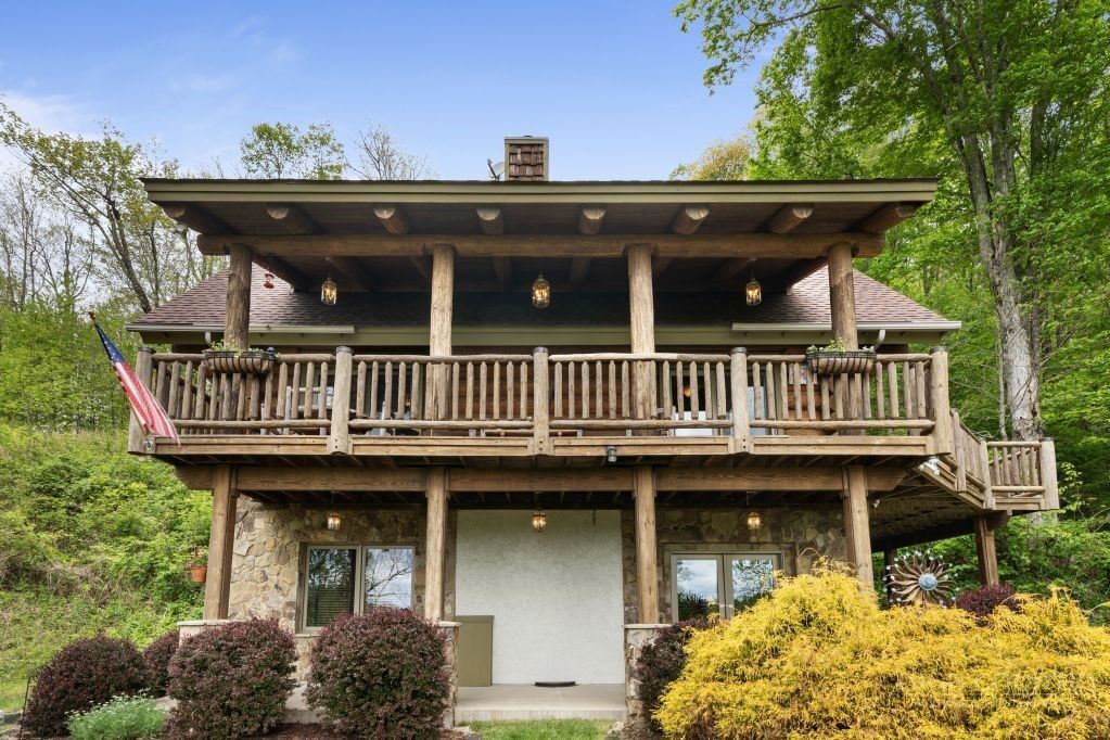 Property Photo:  950 Atria Lane  NC 28657 