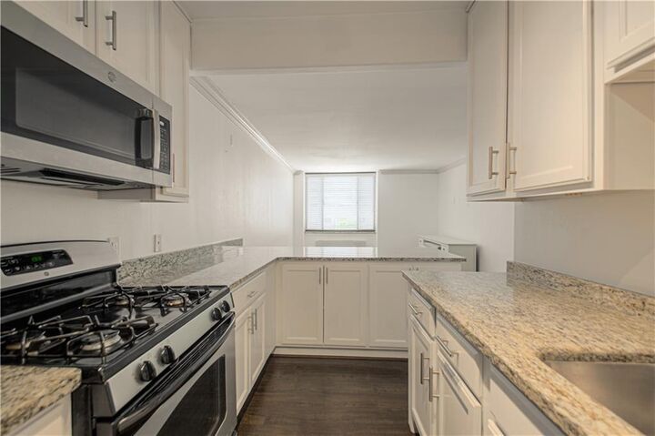 Property Photo:  700 E 8th Street #7G  MO 64106 