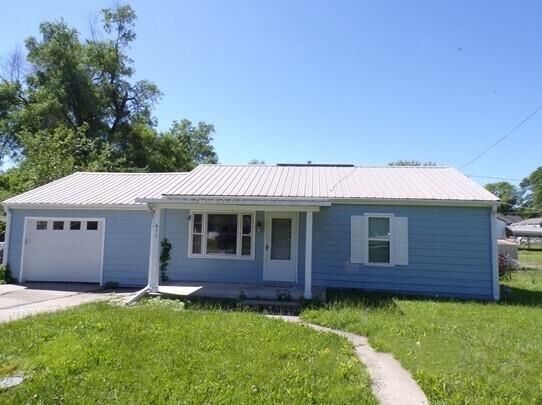 Property Photo: 411 Grandview Street MO 64085